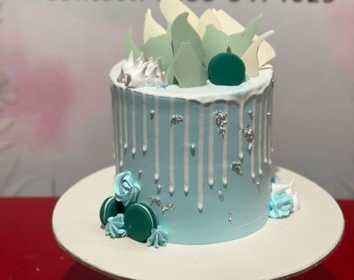 Customized Elegant Fresh Cake For Special Events